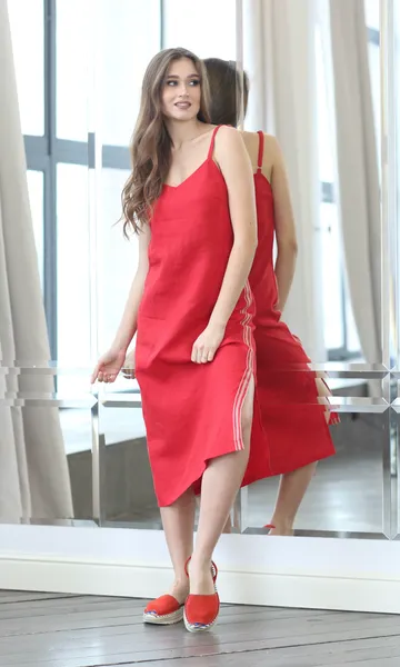 Платье "Лен красный" с лампасом