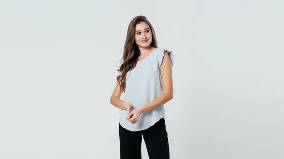 Короткие или длинные рукава в женских рубашках для офиса